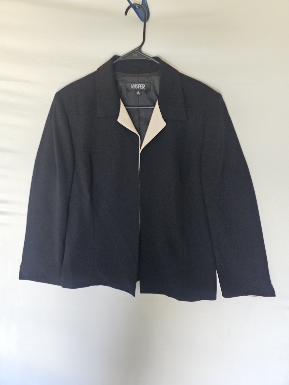 Kasper Black Open-Front Blazer with Cream Contrast Trim - Size 16 - Picture 3 of 16